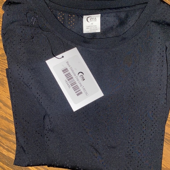 Zyia black chillcicle crop long T RC - Picture 2 of 2